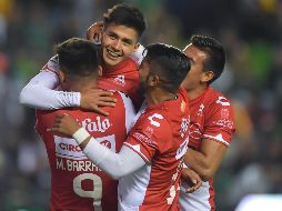 Jugadores del Necaxa celebran su triunfo ante León. MEXSPORT/I. Ortiz