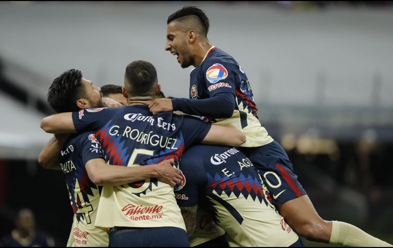 Jugadores del América celebran un gol durante el juego correspondiente a la jornada 4 del Clausura 2018. EFE / J. Méndez