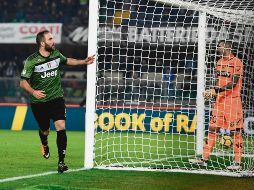 Colabora. Gonzalo Higuaín celebra su anotación contra Chievo. AFP