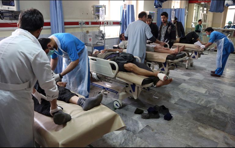 Autoridades destacan la solidaridad de la población de Kabul, pues un gran número de ciudadanos acudió a donar sangre para los afectados. EFE/R. Gul