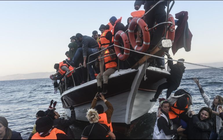 A borod de la embarcación viajaban 62 hombres, 15 mujeres y nueve niños. AFP/ARCHIVO
