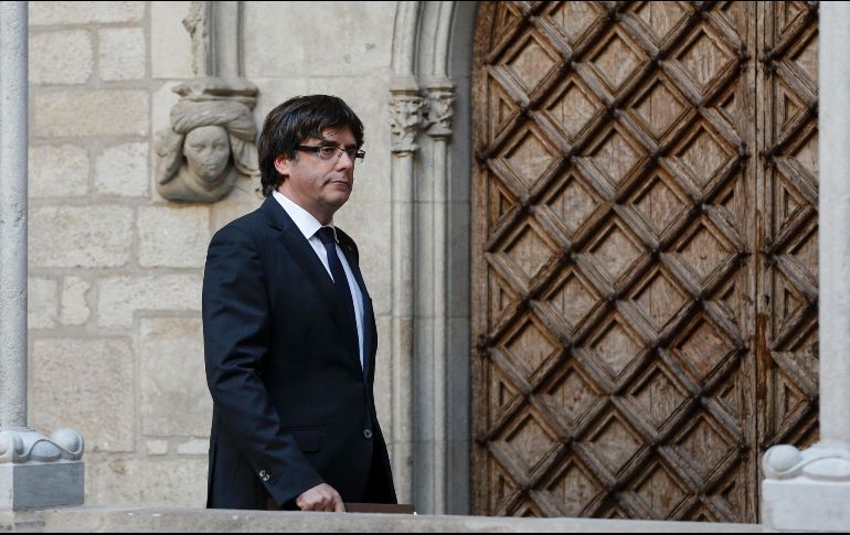 El Tribunal de España dictaminó que Puigdemont debe estar presente en el Parlamento catalán para ser envestido. AFP / ARCHIVO