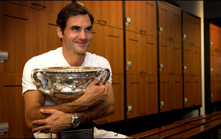 Federer gana por segundo año consecutivo el Abierto de Australia en cinco sets., ante el croata Cilic. AFP / F. Hamilton