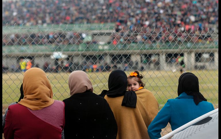 Aunque a mujeres familiares de jugadores se les había permitido asistir previamente a partidos en Gaza, el de este domingo es el primero en el cual se esperaba la asistencia de muchas mujeres, según organizadores. AFP/M. Hams