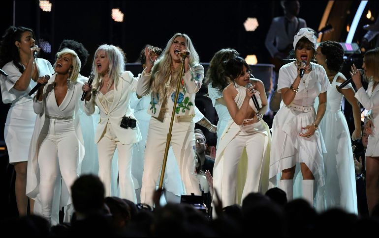 Kesha, Camila Cabello y Cyndi Lauper interpretaron el tema 
