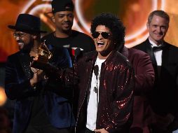 Bruno Mars se convirtió en la figura de la gala 60 de los premios Grammy a lo mejor de la música en Estados Unidos. AFP / T. Clary