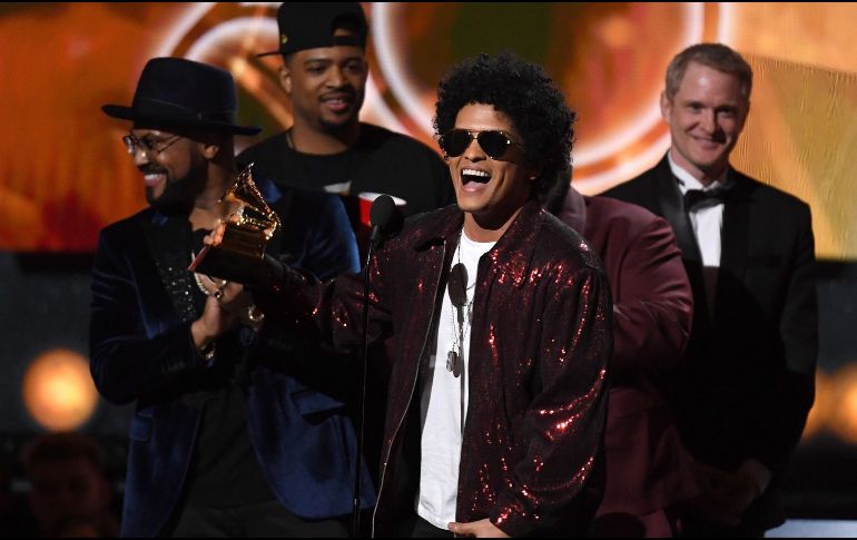Bruno Mars se convirtió en la figura de la gala 60 de los premios Grammy a lo mejor de la música en Estados Unidos. AFP / T. Clary