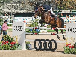 Prueba estelar. Juan Carlos Martín del Campo dio la cara por México al llevarse la moña verde en el Clásico a 1.40 metros, a lomos de “Paddington 92”. EL INFORMADOR/G. Gallo