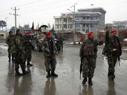 Soldados afganos resguardan los alrededores de la Academia Militar Marshal Fahim, donde ocurrió el hecho. AP/R. Gul