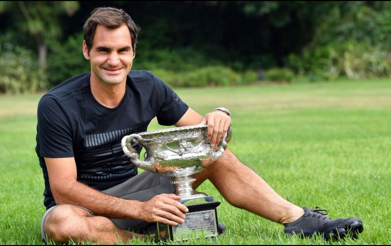 Tras ganar el Abierto de Australia, Federer podría rebasar a Nadal si gana Abierto de Dubái, siempre y cuando el español no logre defender el título obtenido el año pasado en el Abierto de Acapulco. AFP / S. Khan