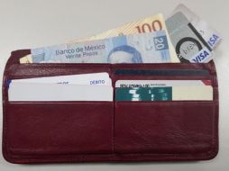 Los hombres representan más de la mitad de las personas que buscan ayuda en reparadoras de crédito, lo que refuta el mito de que las mujeres son más propensas a endeudamiento por sus hábitos de compra. EL INFORMADOR