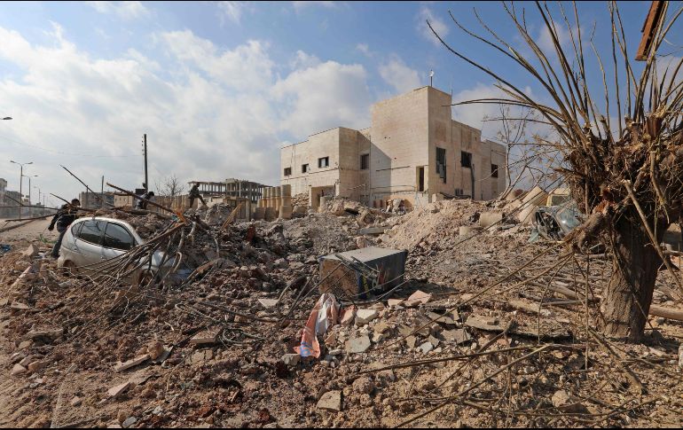 El hospital Udai está rodeado de escombros tras bombardeos aéreos par parte de fuerzas del régimen sirio en Saraqeb, como parte de la ofensiva contra yihadistas en la provincia de Idlib. AFP/O. Haj Kadour