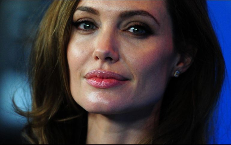 Proteger a las mujeres es un tema que centra la atención de Jolie, cofundadora de la Iniciativa para la Prevención de la Violencia Sexual. AFP/ARCHIVO