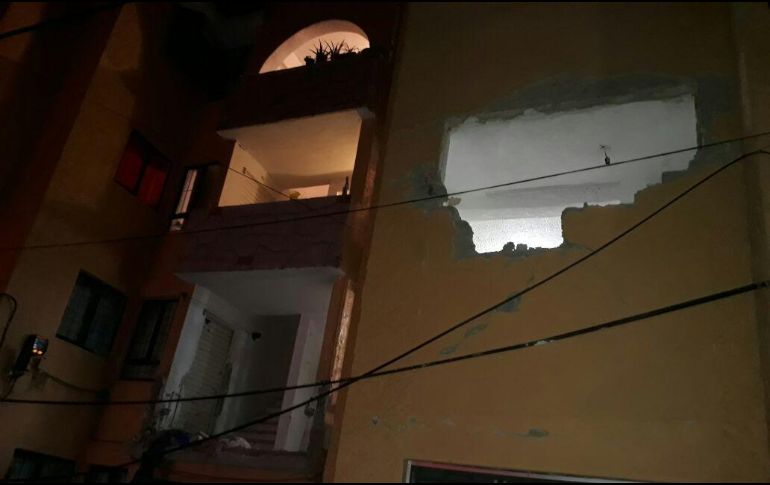 Aunque la explosión causó daños estructurales severos al edificio, sólo cuatro departamentos fueron evacuados. ESPECIAL/Bomberos de Zapopan