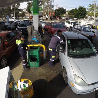 Por mejores “rendimientos”, tapatíos optan por otros proveedores de gasolina