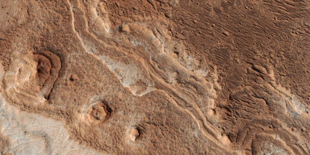 La NASA muestra fotograf&iacute;a extensa de cr&aacute;ter en Marte