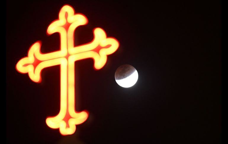 El eclipse lunar en la ciudad india de Hyderabad. AFP/N. Seelam