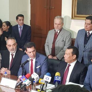 López Lara entrega al Congreso quinto informe de gobierno