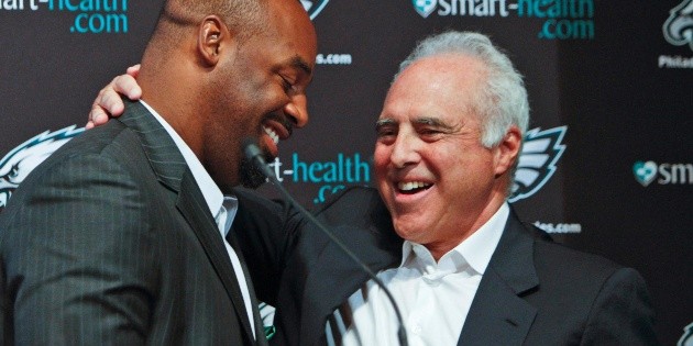 Due&ntilde;o de Eagles, listo para bailar si ganan Super Bowl