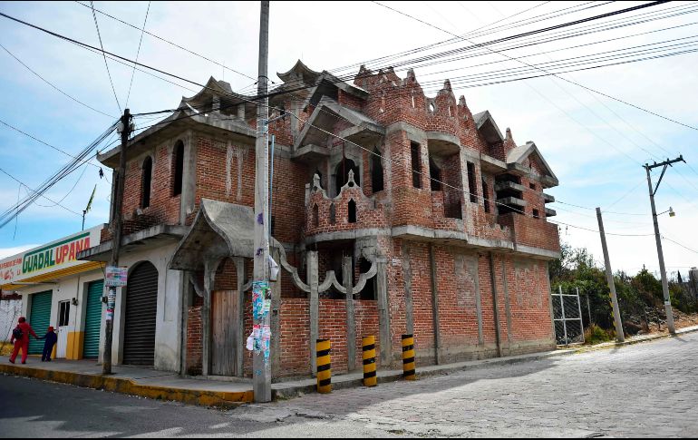 A través de sus mansiones, los padrotes exhiben su poder en Tenancingo. AFP/P. Pardo