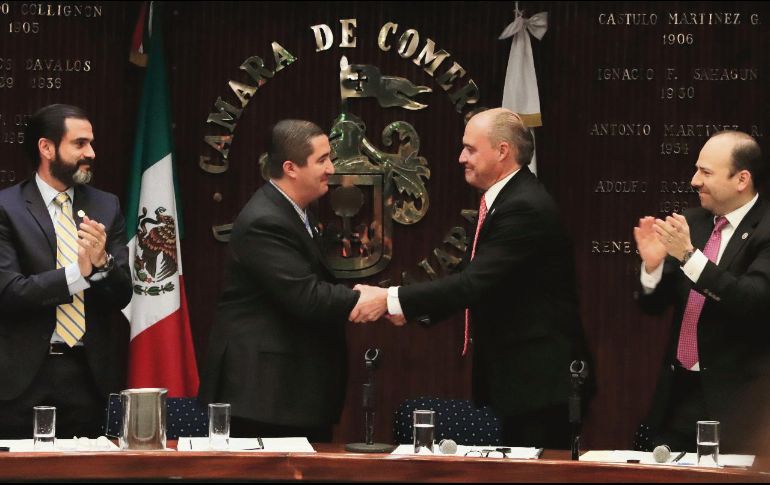 Xavier Orendáin (izquierda) sustituye a Fernando Topete Dávila al frente del organismo empresarial. ESPECIAL