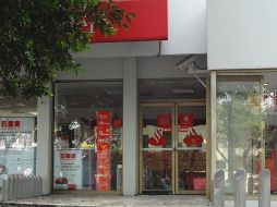 Debido a los cierres, los clientes tienen a su disposición los 365 días del año los servicios de Banca por Teléfono e Internet, así como una red de más de 50 mil cajeros automáticos. NTX / ARCHIVO