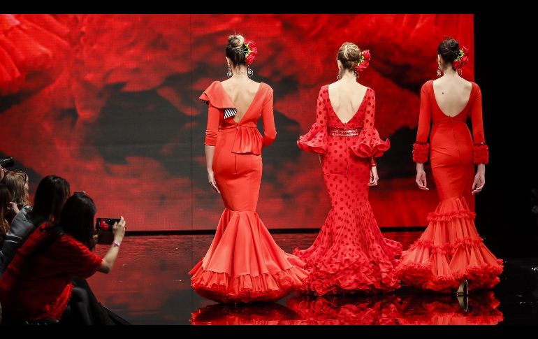 La sensualidad del flamenco se derrochó en la pasarela del Salón Internacional de Moda Flamenca Simof 2018. EFE / J- Vidal