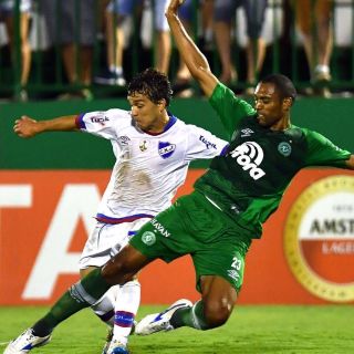 El Nacional expulsa a dos seguidores que se burlaron del Chapecoense