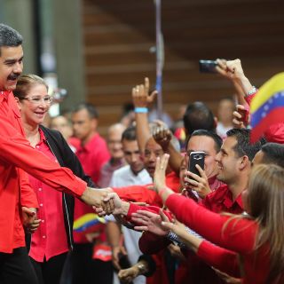 Maduro es respaldado por su partido; irá a comicios con o sin oposición