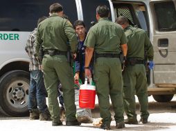 Se estrenará una forma de identificar a los millones de viajeros que salen del país cada año a través de cruces fronterizos terrestres hacia México y Canadá. AP/ARCHIVO