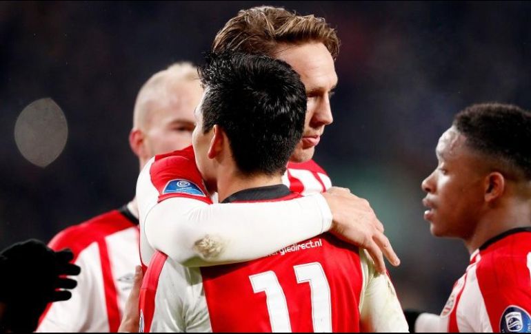 De Jong y Lozano fueron la clave para el triunfo del club de Eindhoven. TWITTER/@PSV
