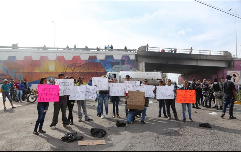 Ciudadanos muestran su rechazo a la Policía Federal. ESPECIAL/Roberto Puga