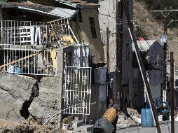 Medio centenar de casas fueron etiquetadas como sitios de alto riesgo, decenas se han caído y la cuenta sigue.  AFP / G. Arias