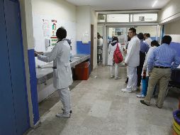 Egresados. De las 165 escuelas de medicina que hay en el país, se gradúan alrededor de 16 mil 500 personas cada año. EL INFORMADOR/A. Camacho