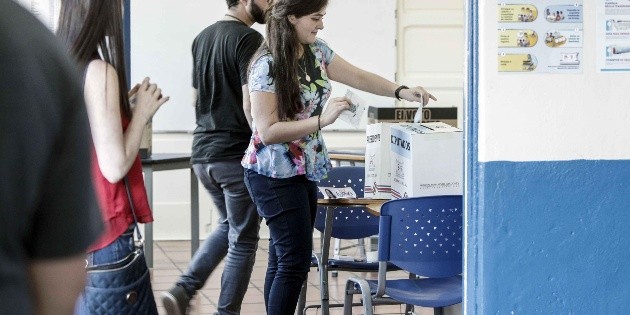 Tribunal cierra las mesas de votaci&oacute;n e inicia recuento en Costa Rica