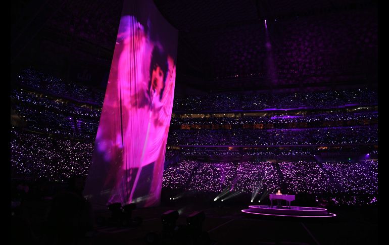 Timberlake realiza un homenaje al fallecido cantante Prince.