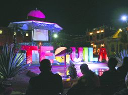 Fresco. Escenario donde se proyectan las cintas al aire libre. ESPECIAL