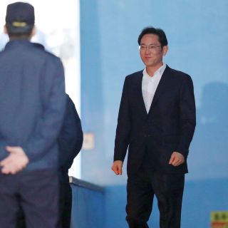 El heredero de Samsung queda en libertad