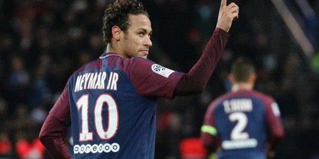 Neymar celebra su cumplea&ntilde;os en espera del Real Madrid