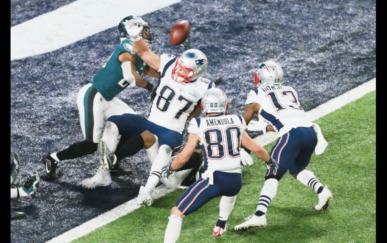 El Super Bowl LII se definió hasta el último segundo luego de Tom Brady lanzara un pase de 51 yardas de “Ave María” hasta la zona de anotación.
