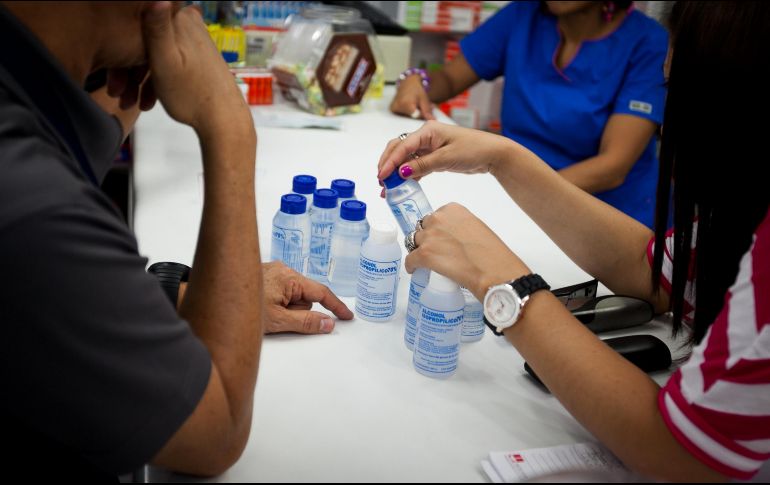 Además de la escasez, los venezolanos se enfrentan al alto costo de las medicinas que han aumentado su precio hasta tres mil porciento. ESPECIAL/ ARCHIVO