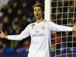 Pese al mal momento que protagoniza, Cristiano disfrutó de su día junto a su familia sin tener que entrenar por suspenderse la sesión a causa de la nieve. AFP /