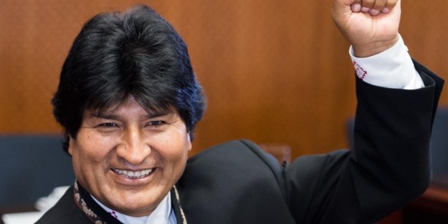 Evo Morales denuncia uso "diab&oacute;lico" del celular en escuelas