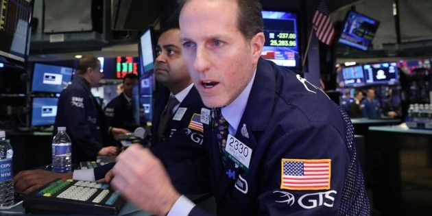 Dow Jones se desploma 460 puntos tras su peor semana en dos a&ntilde;os