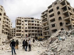 Informan que ha ascendido a once el número de muertos por un bombardeo en la ciudad de Idleb, que causó el derrumbe de un edificio. EFE/Y. Nemah