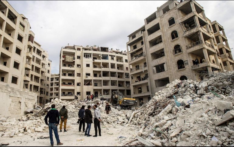 Informan que ha ascendido a once el número de muertos por un bombardeo en la ciudad de Idleb, que causó el derrumbe de un edificio. EFE/Y. Nemah