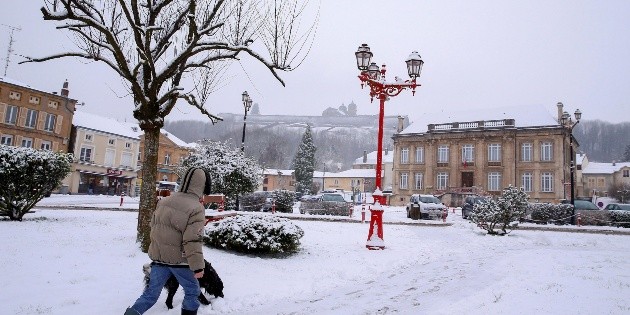 Nevadas en Francia provocan problemas en los transportes