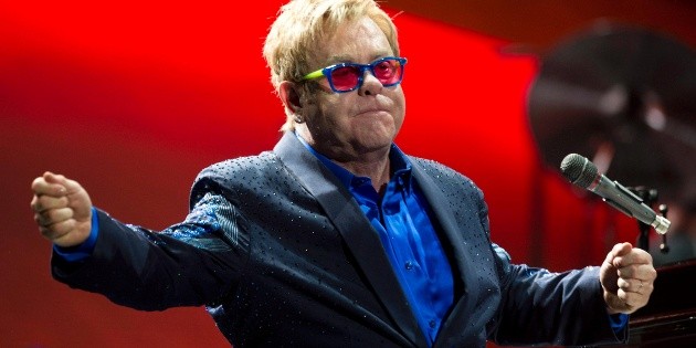 Elton John agrega 12 conciertos a su gira de despedida