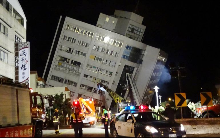 Otro edificio en Hualien colapsó hacia un lado. AP/ T. Jun-hsiung
