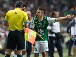 Navarro fue expulsado al minuto 26 de la primera mitad en el partido entre Monterrey y León. MEXSPORT / ARCHIVO